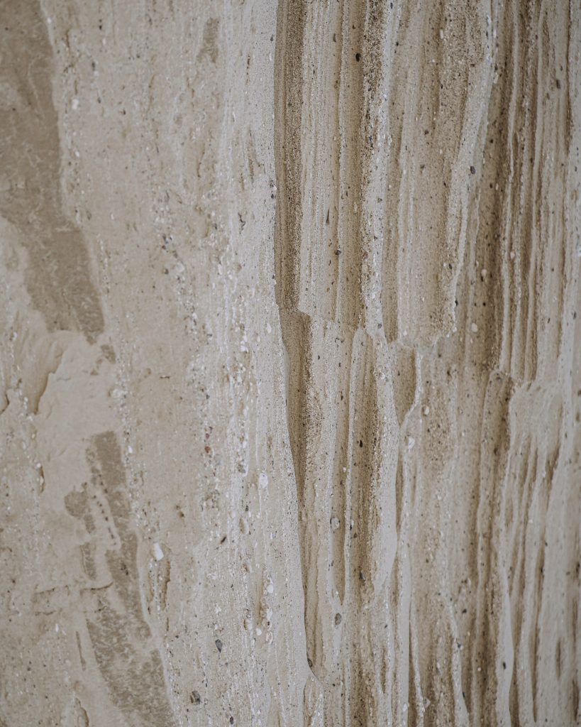 Macroaufnahme einer Sandstruktur.